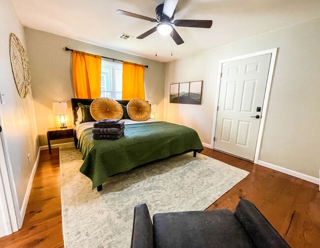 Building Photo - 113 S Birch St