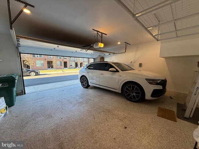 Building Photo - 3119 Pierview Ln