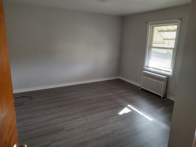 Bedroom - 537 Sewickley St