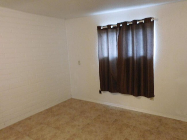 Building Photo - 154 E Papago Way