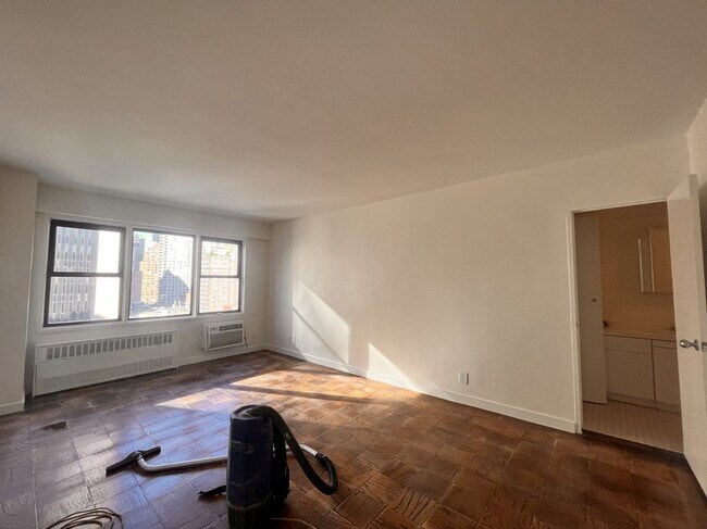 Building Photo - 236 E 36th St