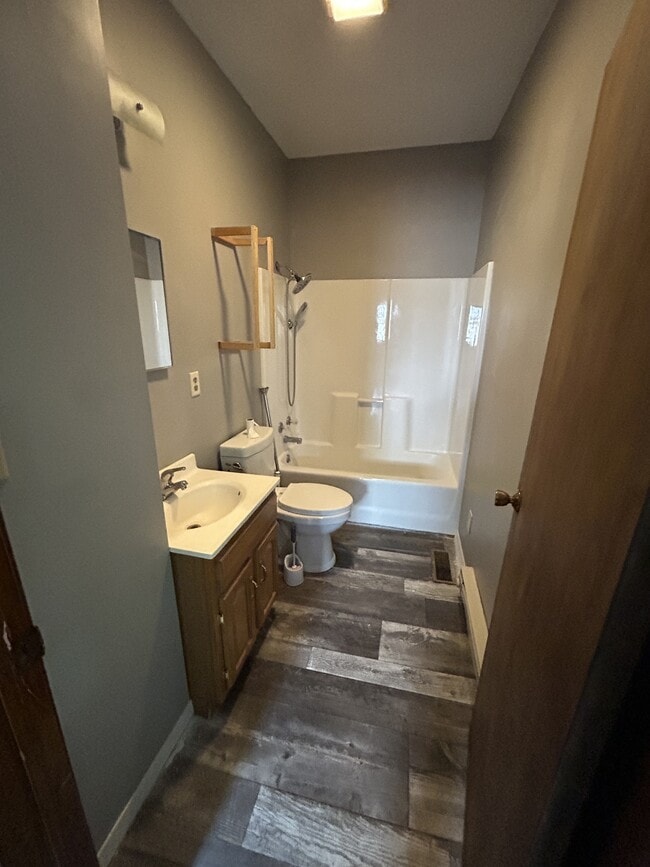 Building Photo - 1030 W 17th St