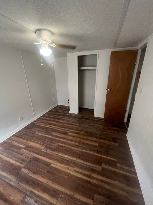 Building Photo - 2 Water Oak Ln