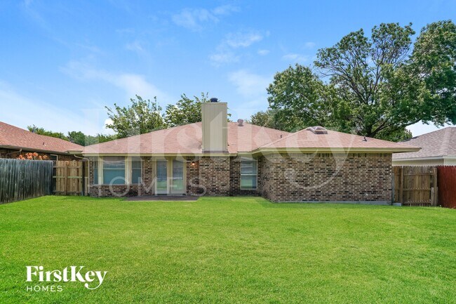 Building Photo - 5304 Tamarack Ct