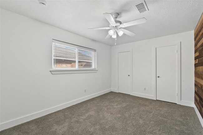 Building Photo - 826 Seacliff Dr