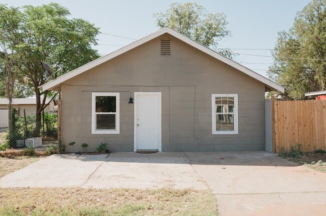 Primary Photo - 1322 N Lincoln Ave