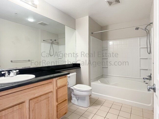 Building Photo - 1121 40th St