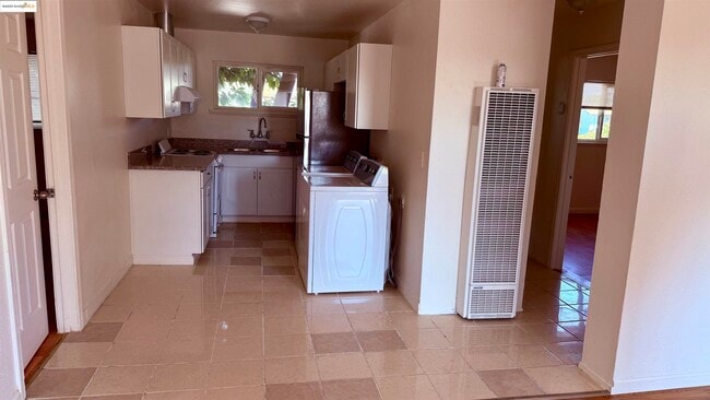 Building Photo - 10100 Walnut St