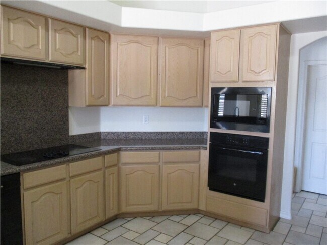 Building Photo - 2902 Desert Vista Dr