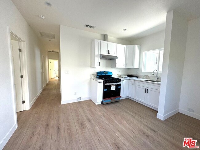 Primary Photo - 1220 W 25th St