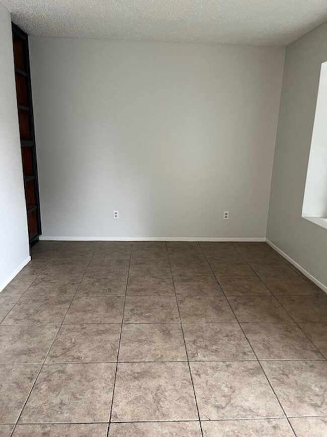 Building Photo - JR5904