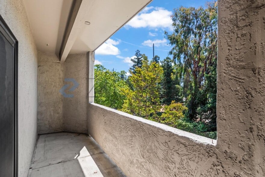Building Photo - Unit 214