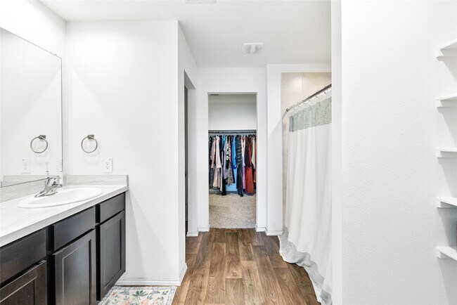 Building Photo - 21611 Flowering Gdn Ln