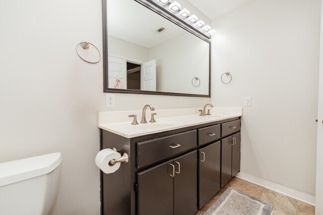 Building Photo - 425 Whirlaway Ct