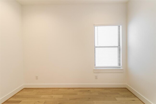 Building Photo - 3052 Truxillo St