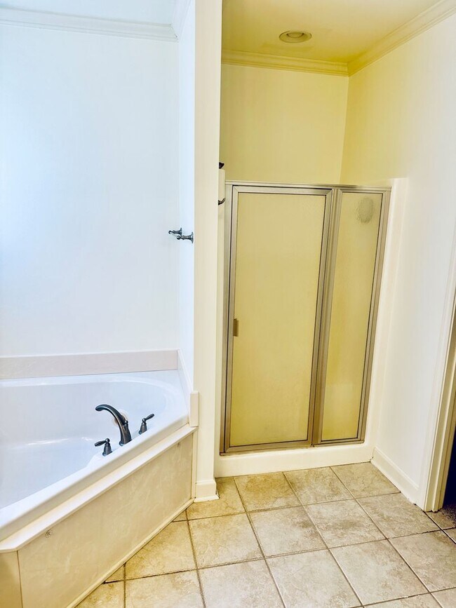 Building Photo - Grove Park Rental