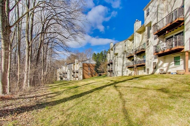 Building Photo - FRESH & READY -- Elegant 3 bedroom, 2.5 bath - 2 Level Condo!