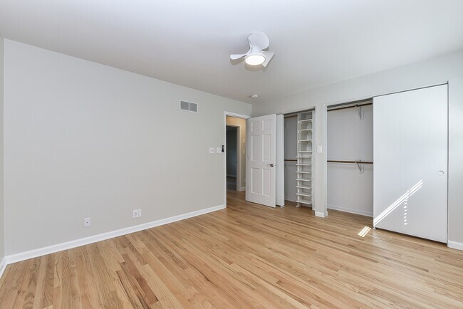 Building Photo - 5S480 Campbell Dr