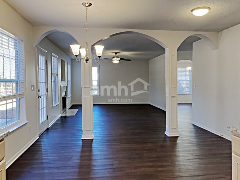 Building Photo - 2112 Coral Berry Ln