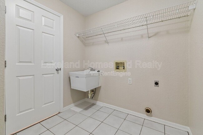 Building Photo - 95 Woodside Dr