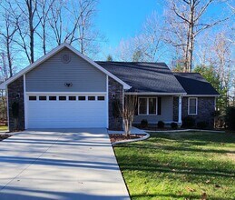 Building Photo - Location, Location, Location. 3 bedroom / 2 bath *Unfurnished* Available for 12 month lease