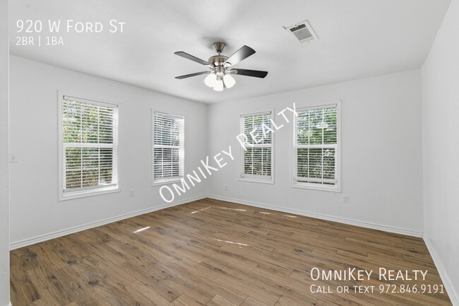 Building Photo - 920 W Ford St