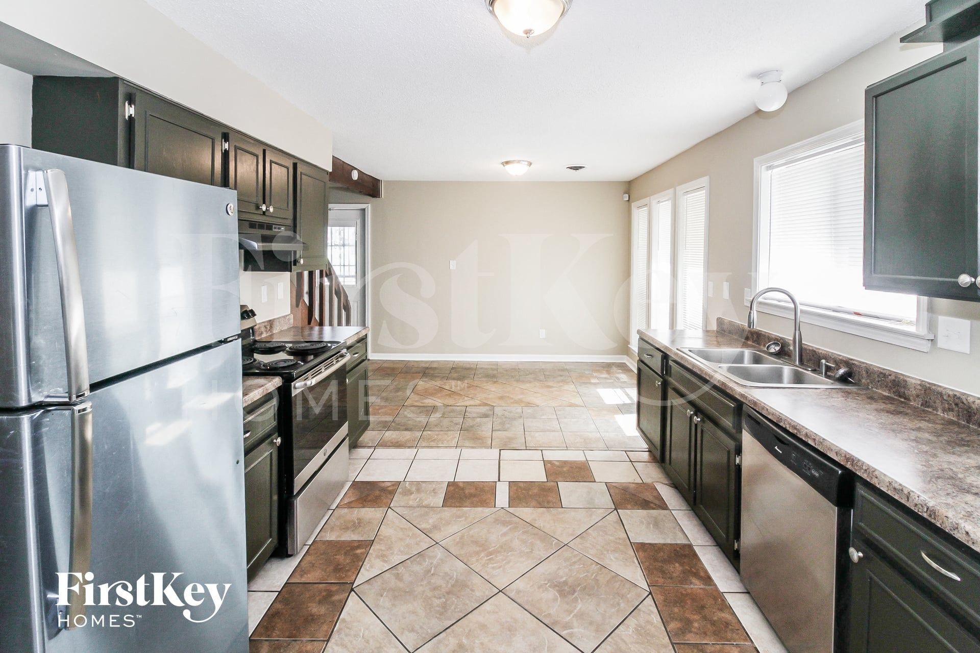 Building Photo - 5979 Rosewind Cir W