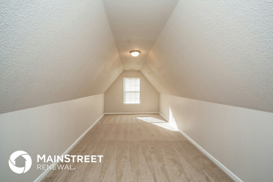 Building Photo - 9204 Lazzini Cove