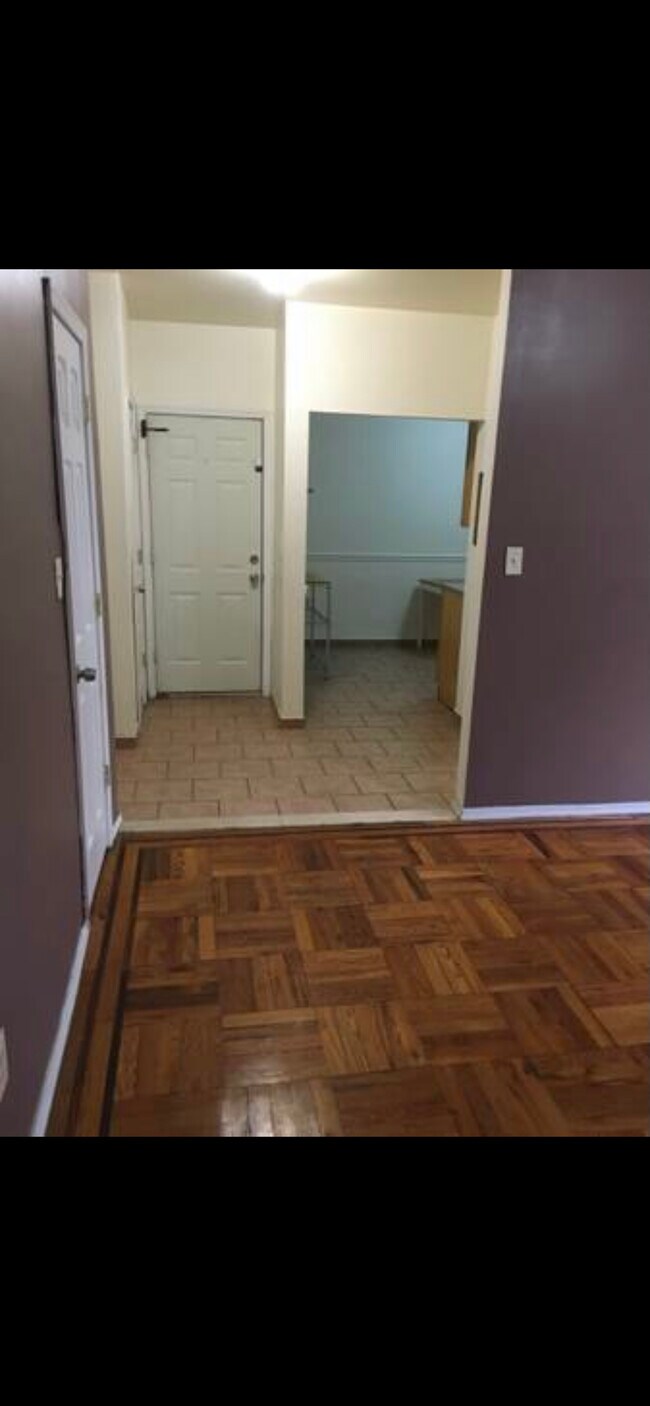 Building Photo - 1416 70th St