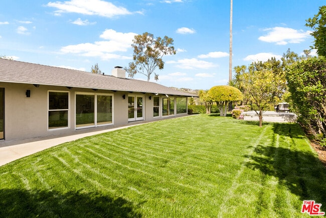Building Photo - 2058 Westridge Rd