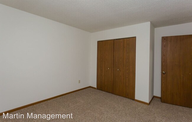 Building Photo - 6016-6038 Black Oak Dr