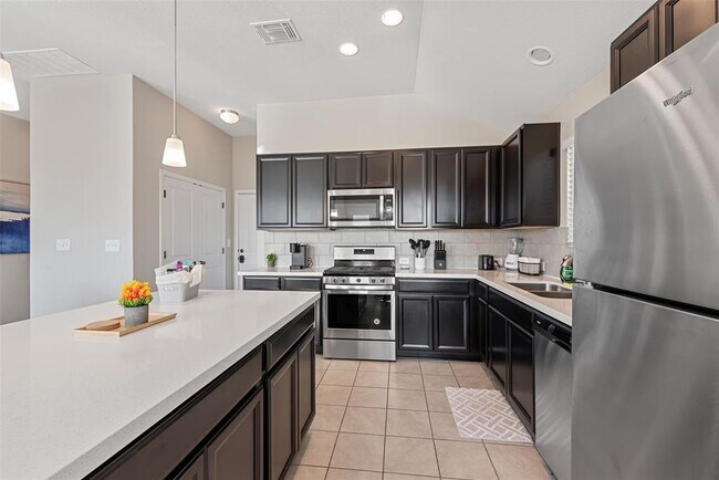 Building Photo - 718 Bridgestone Way