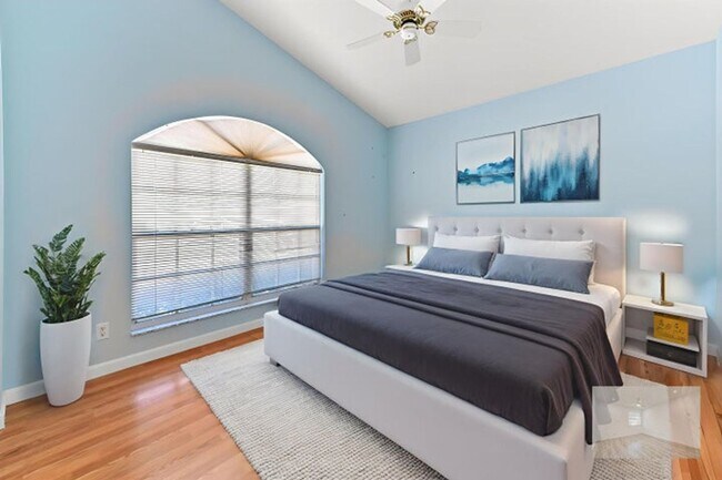 Building Photo - 14066 Glenlyon Ct