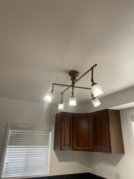 Kitchen Lights - 2108 Marshallfield Ln