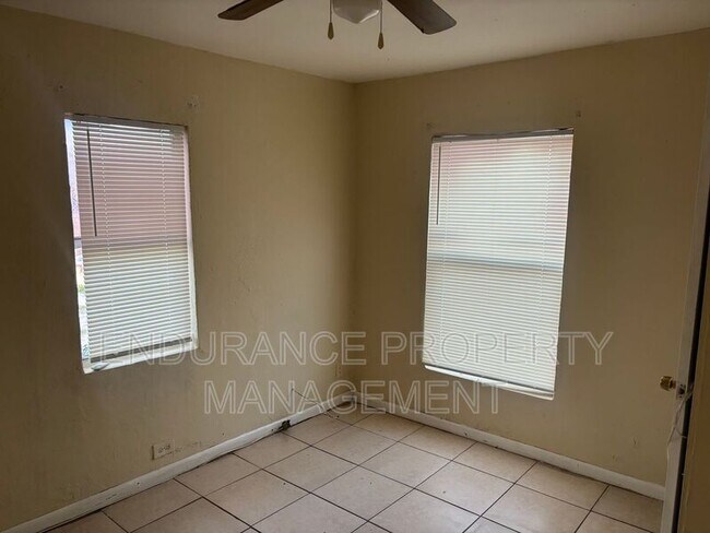 Building Photo - 1125 W 28th St