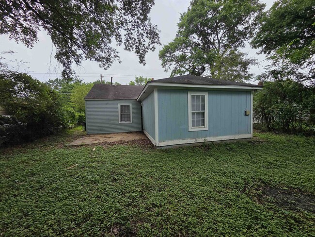 Building Photo - 4047 Chelsea Ave
