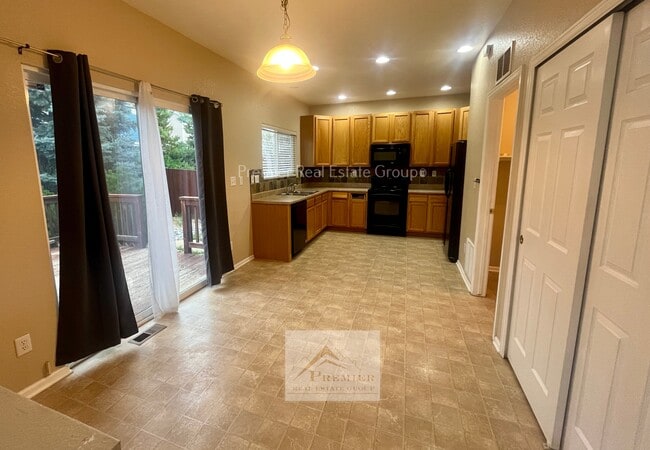 Building Photo - 1622 Woodpark Dr