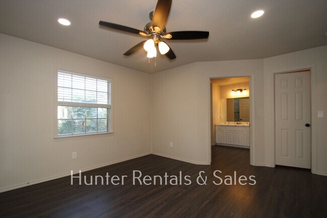 Building Photo - Won't Last!