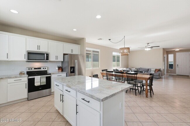 Building Photo - 1630 W Paisley Dr