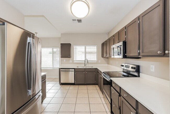 Building Photo - 1563 E Scott Ave