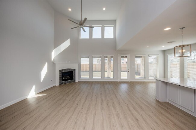 Building Photo - 29819 Breezy Pnes Lp