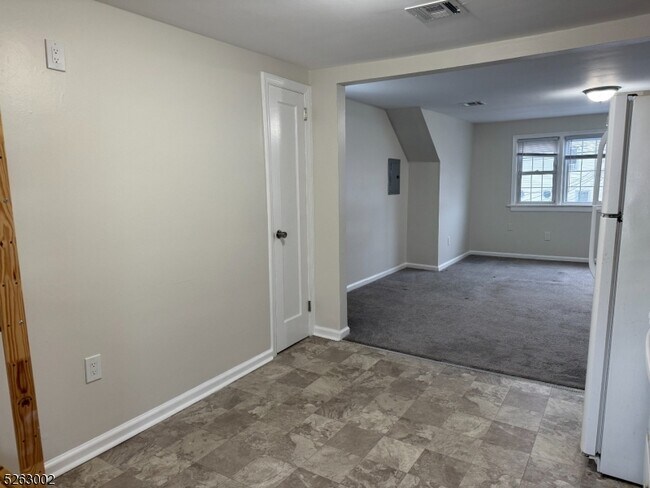 Building Photo - 42 Summit Ave