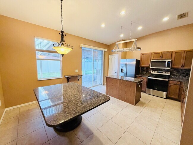 Building Photo - Spacious 3-Bedroom Home with 2 Full Baths in Charming Mulberry Home with Outdoor Kitchen!