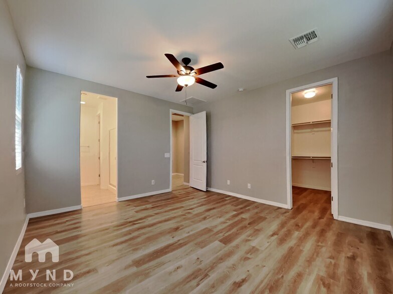 Building Photo - 20887 E Swan Dr