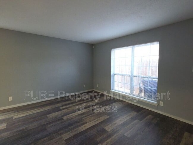 Building Photo - 5808 Wellington Dr