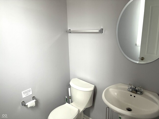 Building Photo - 328 W Main St