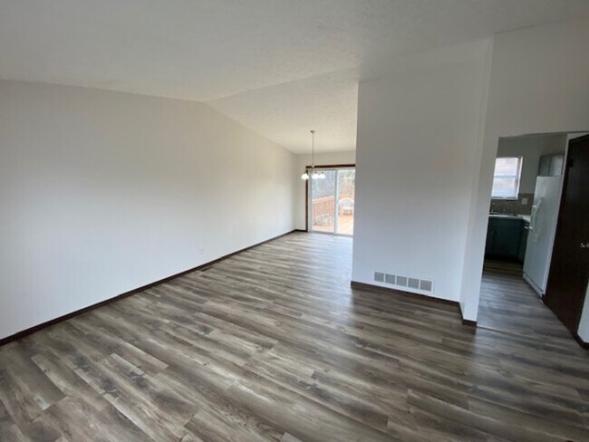 Building Photo - 1809 Minturn Dr