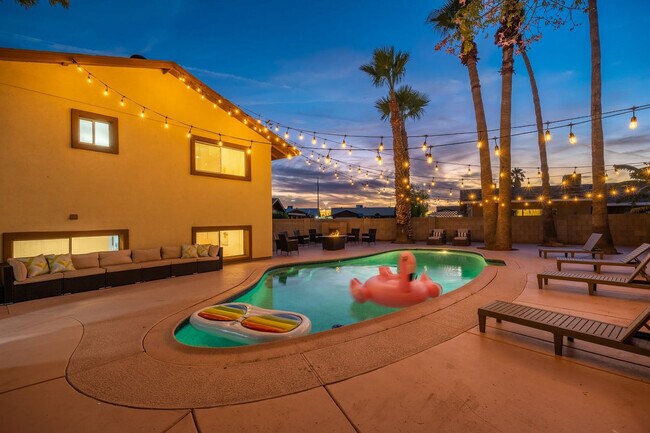 Building Photo - 5747 N 48th Ln