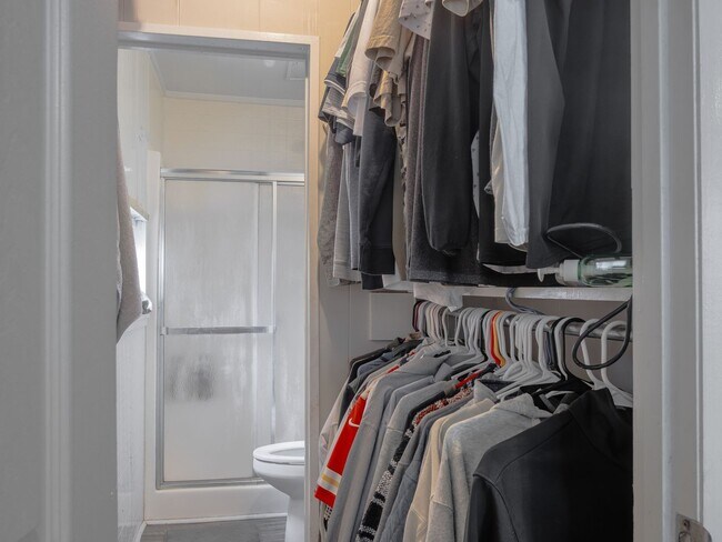 Building Photo - 411 College Blvd