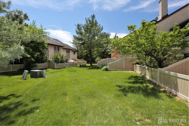 Building Photo - 94 Tennyson Dr